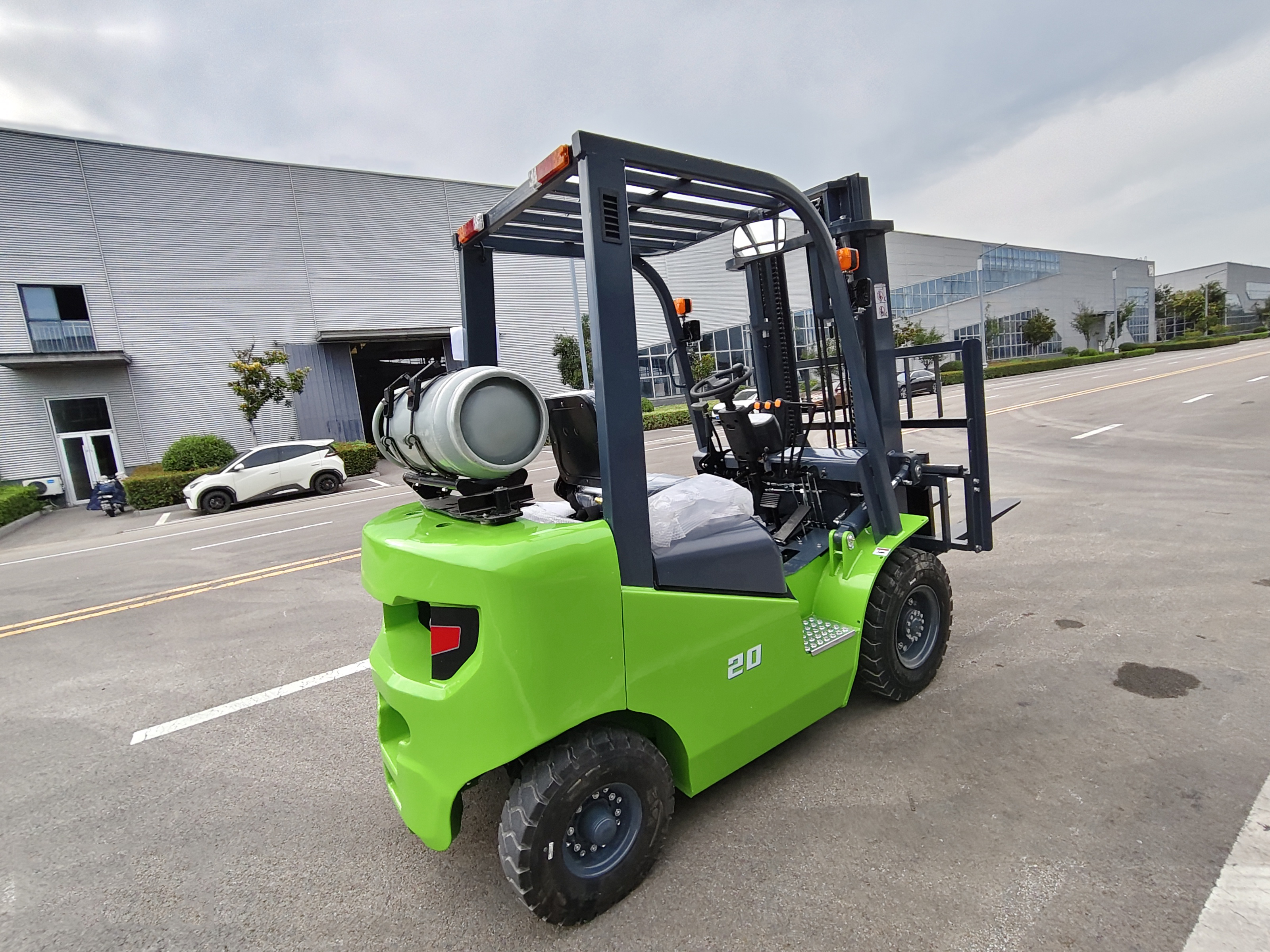 双燃料平衡重式叉车